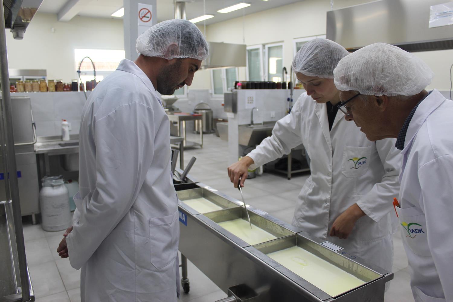 Eksperti Gjerman vazhdon misionin për përgatitjen e djathit me stafin e IADK-së