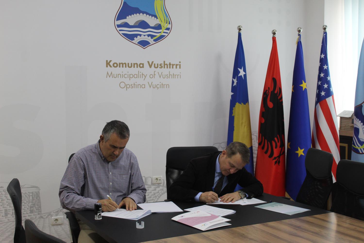 IADK nënshkruan marrëveshje bashkëpunimi  me Komunën e Vushtrrisë dhe Shtimes