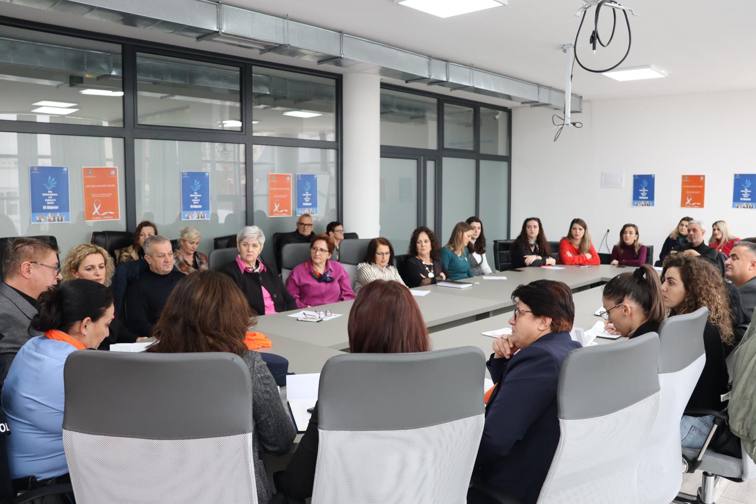 IADK merr pjesë në tryezë të diskutimit organizuar nga Komuna e Vushtrris